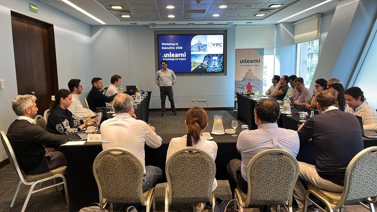 Sesión de educación y capacitación en inteligencia artificial aplicada